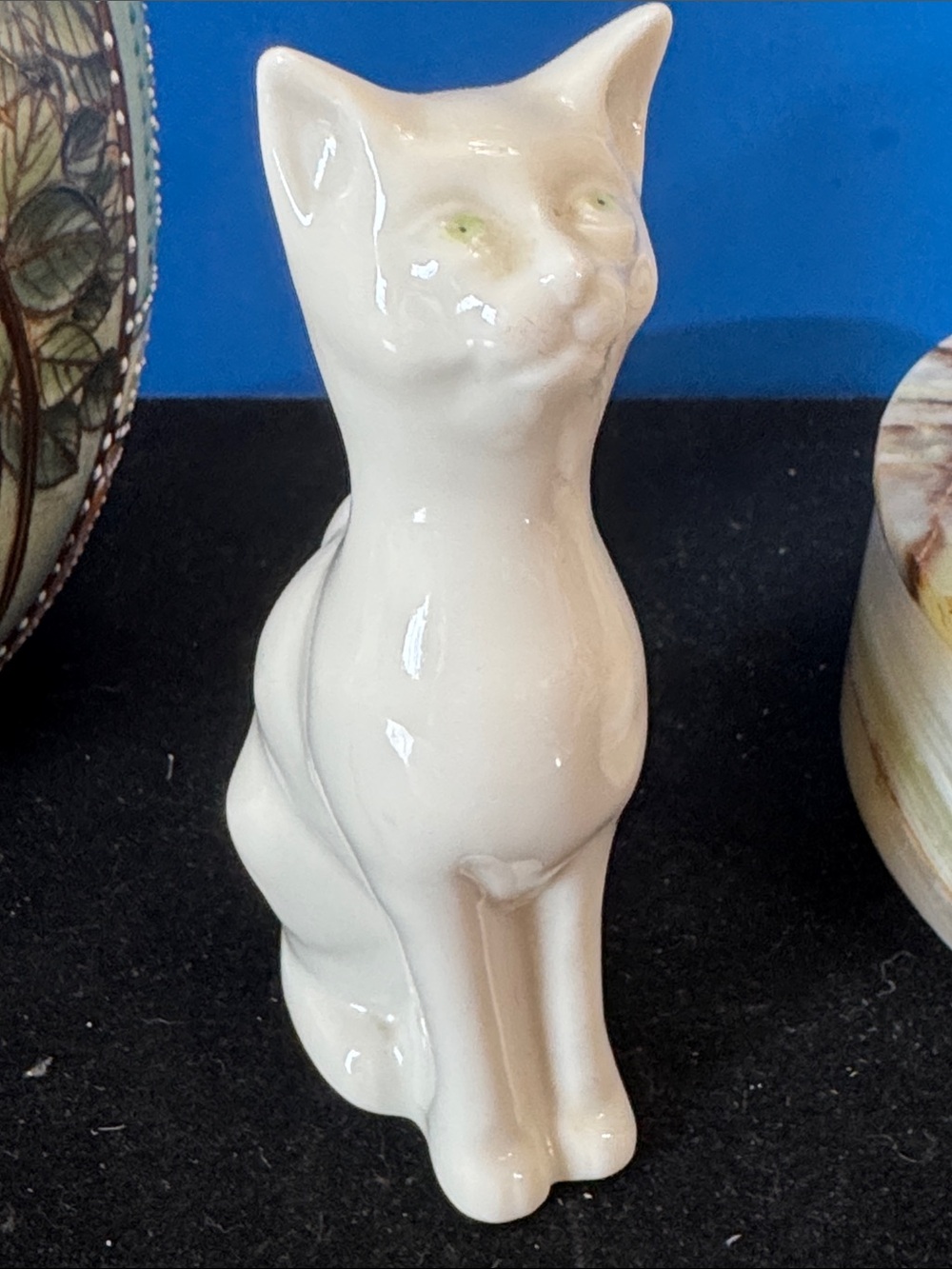 Vintage BELLEEK White Cat Figurine Ireland  w/ Brown Stamp Belleek,Ireland